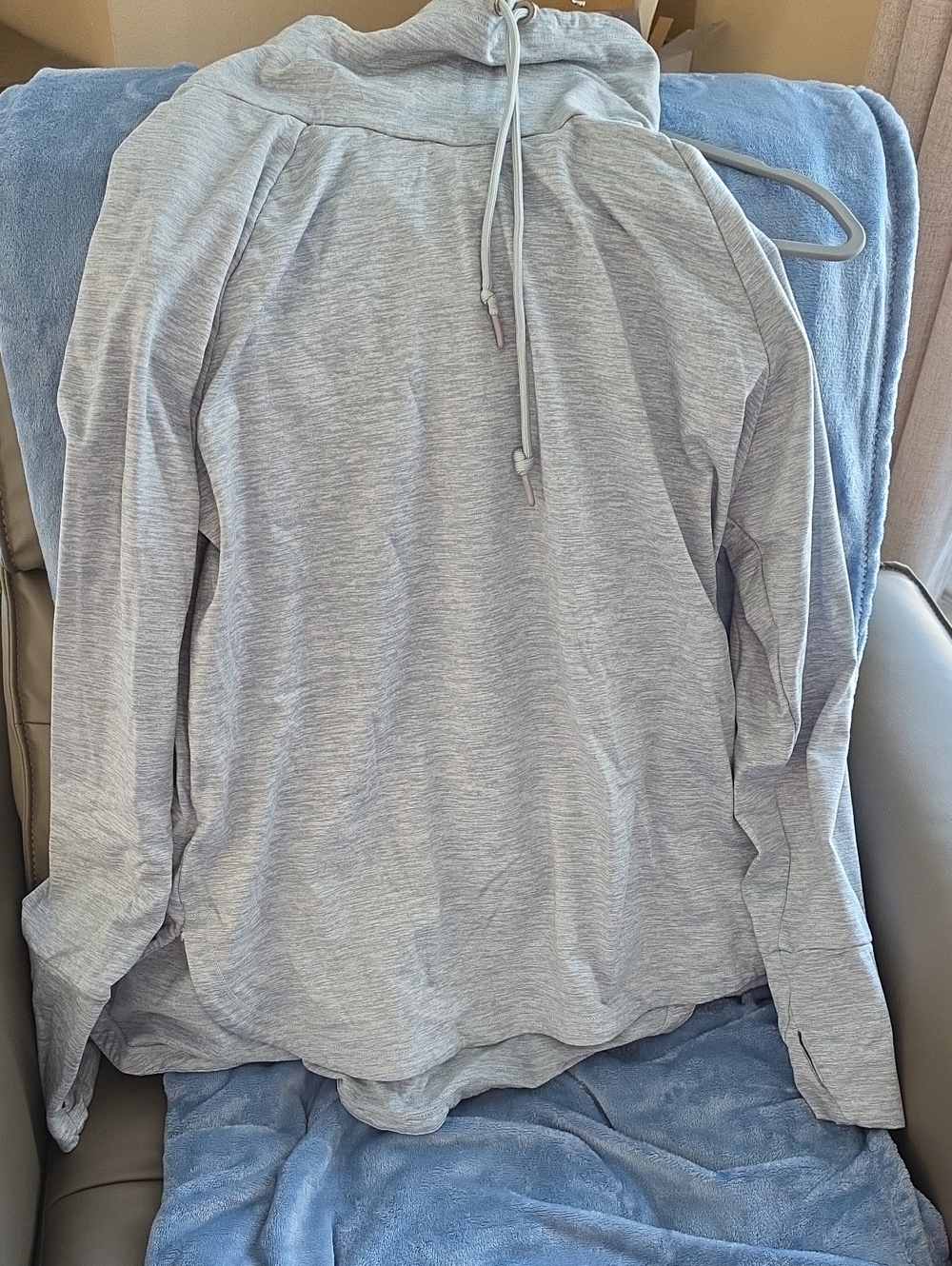 Edddie Bauer Women’s Light Gray Cowlneck Pullover Top With Thumbholes